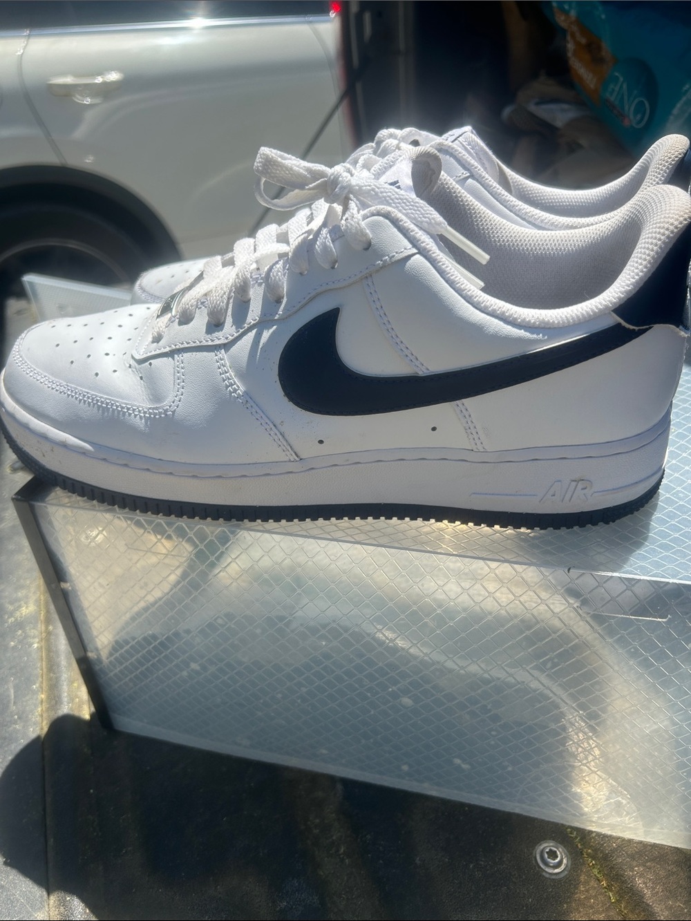 Nike Men’s Air Force One low 07. Euc sz 11